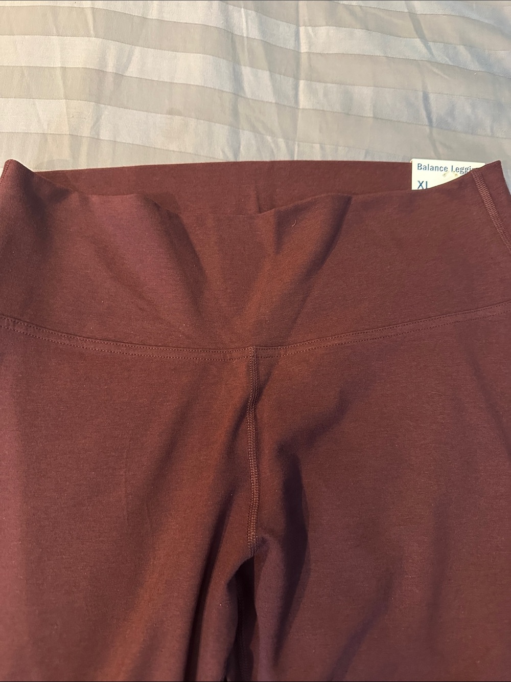 Old Navy Maroon Women's Stretch Leggings - Picture 3 of 3